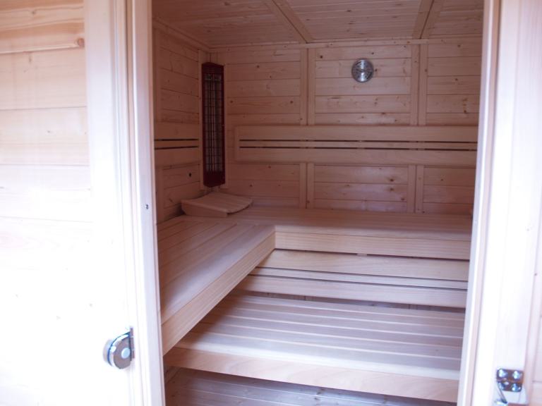 Aussensauna mit Geräteschuppen 7.2